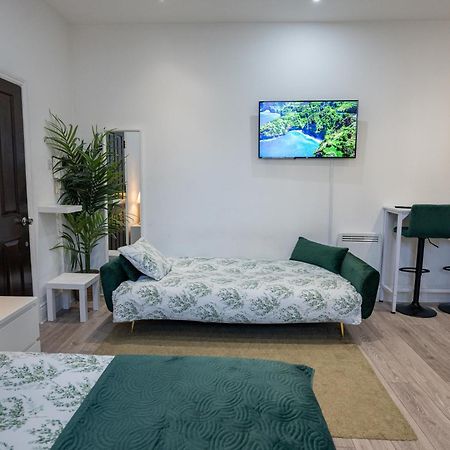 Beautiful Studio Flat In Hackney Next To Overground Station London Exterior foto