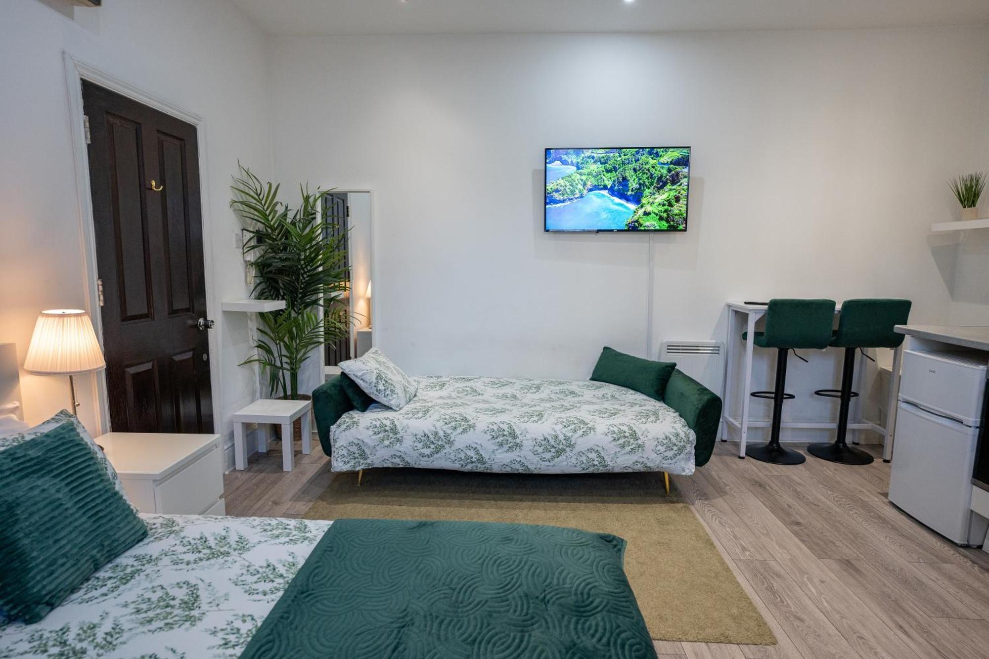 Beautiful Studio Flat In Hackney Next To Overground Station London Exterior foto