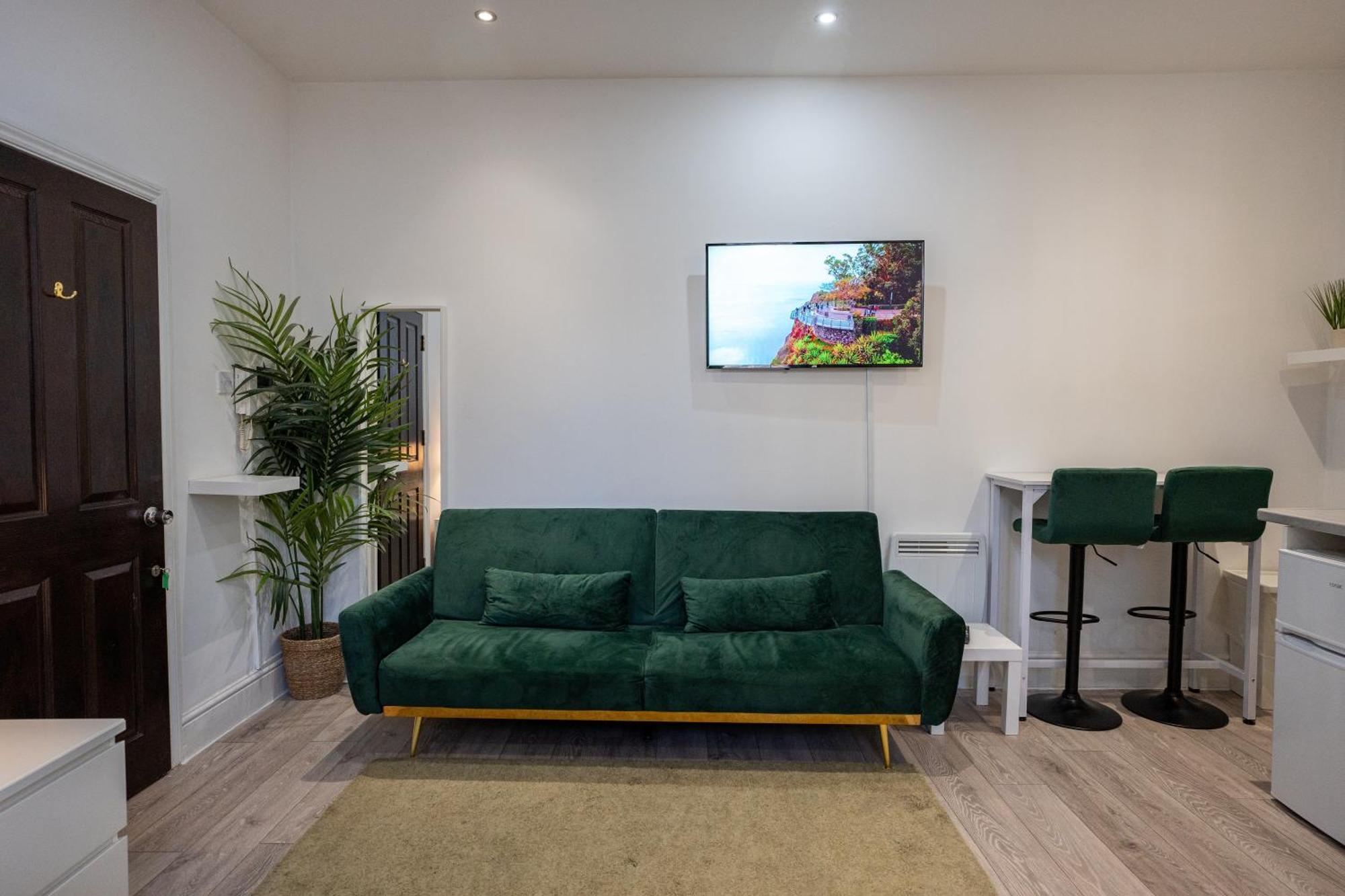 Beautiful Studio Flat In Hackney Next To Overground Station London Exterior foto