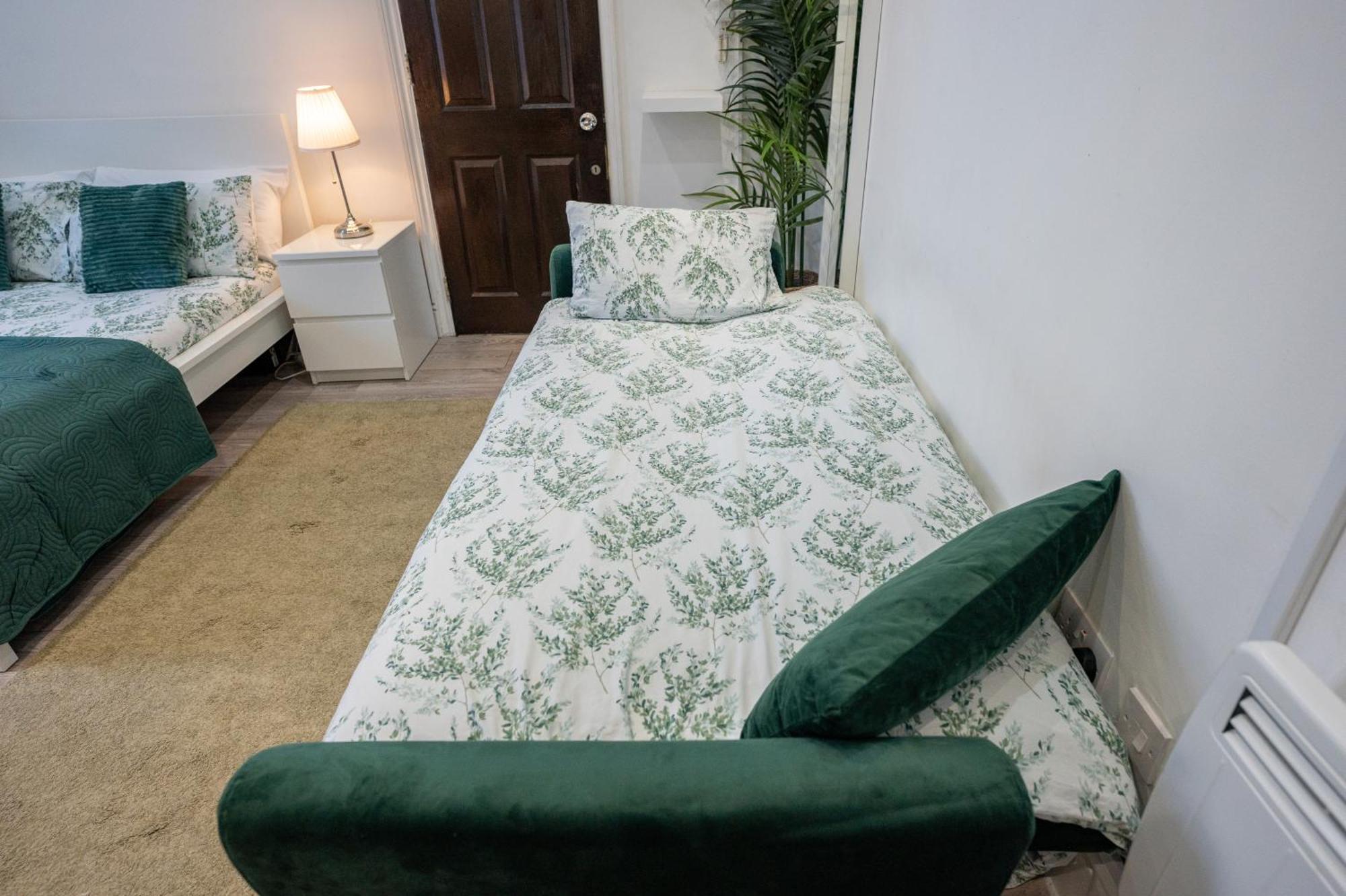 Beautiful Studio Flat In Hackney Next To Overground Station London Exterior foto