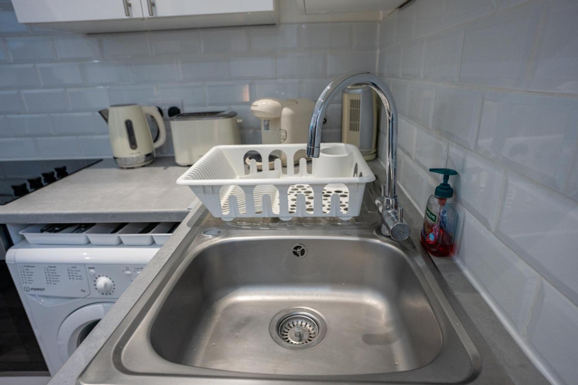 Beautiful Studio Flat In Hackney Next To Overground Station London Exterior foto