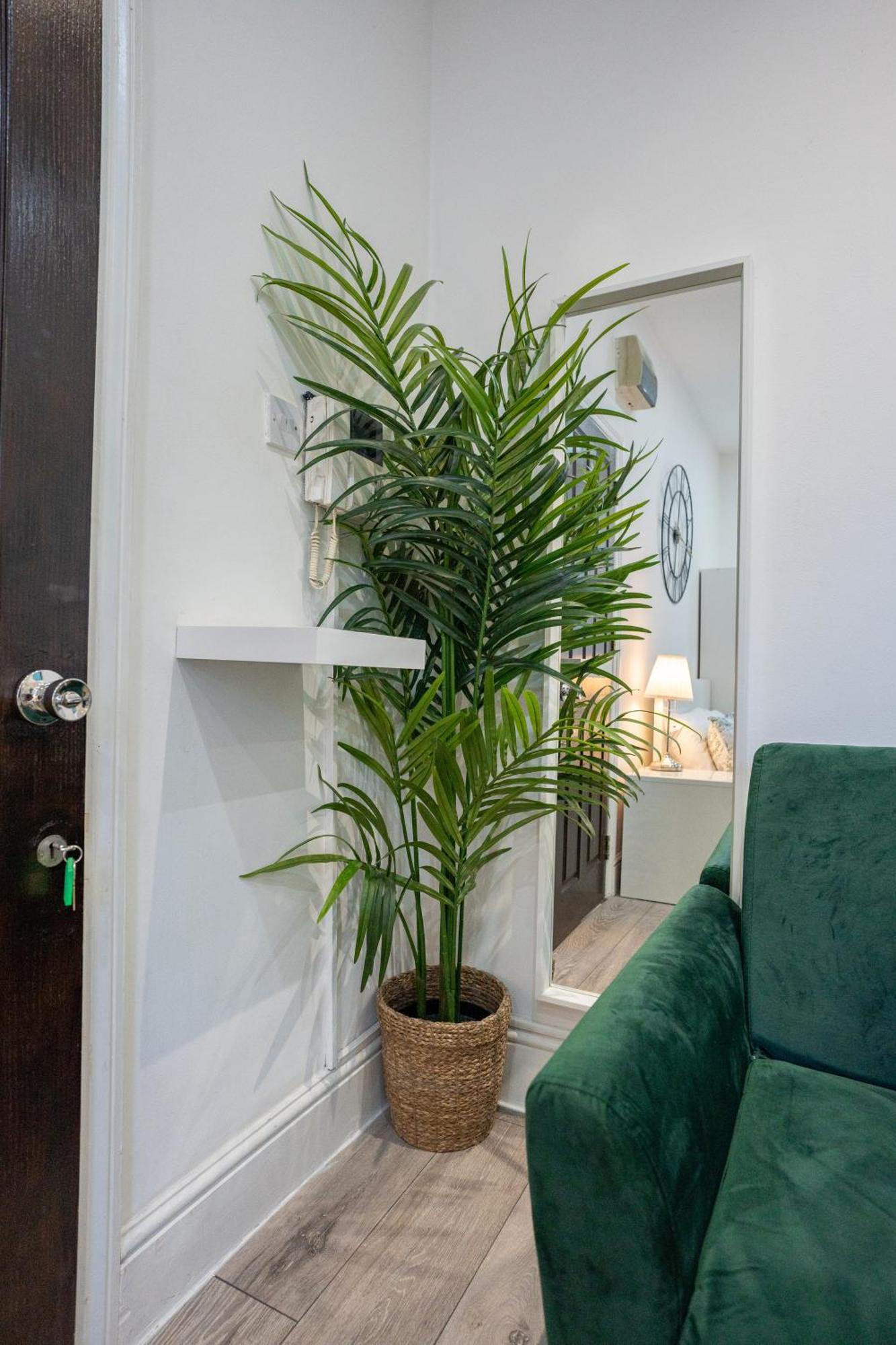 Beautiful Studio Flat In Hackney Next To Overground Station London Exterior foto